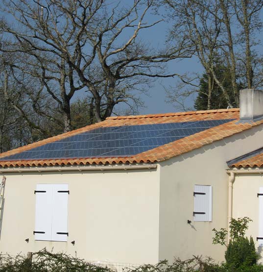 Maison avec panneaux solaires